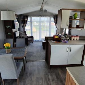 Rj Luxury Caravan Hire With Hot Tub 塔特舍尔 Exterior photo