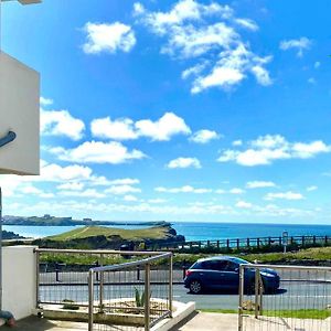 Seaview, Luxury Apartment, 2 Min Walk To Both Porth And Whipisderry Beaches 新码头 Exterior photo