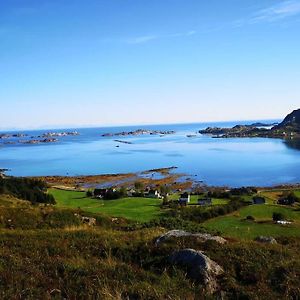 Akselhuset-Koselig Hus Rett Ovenfor Kaikanten Midt I Lofoten Sennesvik Exterior photo