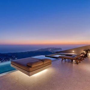 Santorini Sky, Luxury Resort Pýrgos Exterior photo