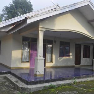 Dallil Homestay 伦邦 Exterior photo