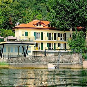 Residence Located On The Shores Of Lake Maggiore 梅纳 Exterior photo