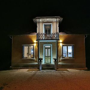 Saint-Genix-sur-GuiersLa Maison Fleur De Frangipanier住宿加早餐旅馆 Exterior photo