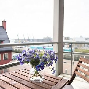 Modern Apartment In Den Haag With Balcony Exterior photo