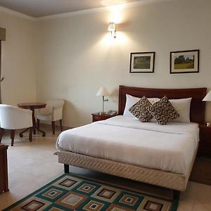 Room In Lodge - Bahamas Hotels International 阿布贾 Exterior photo