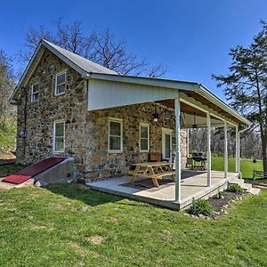 Idyllic Hellertown Cottage With Patio And Fire Pit! 伯利恒 Exterior photo