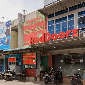 红多兹酒店-近巴淡岛波塔尼亚广场1号 Batam Exterior photo