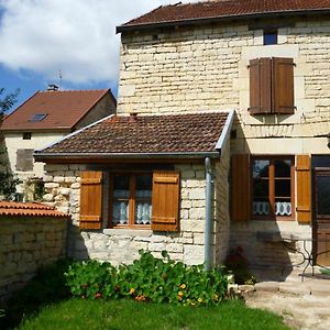 Maison Authentique Avec Jardin Clos Et Parking Prive A Pont-La-Ville - Fr-1-611-59 Exterior photo