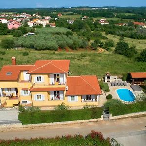 Holiday House Zugan Kaštelir Exterior photo