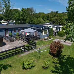 Groot Hoek Chalet Met Airco ,Wasmachine, Vaatwasser,Droger En Luxe Keuken En Zwembad Op Camping! Immer Besser! 瑞斯 Exterior photo