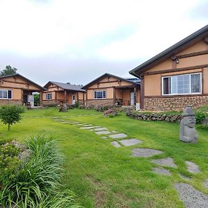 Geumok Log Pension 西归浦市 Exterior photo