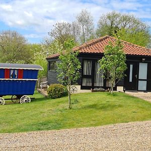 Inviting 2 Bedroom Barn Conversion Rural Norfolk Loddon Exterior photo