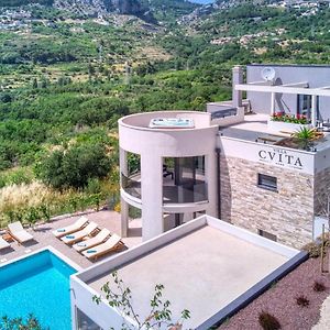 Villa Cvita Is A Modern 5-Bedroom Villa With A Jacuzzi, A Gym And Finnish Sauna, A Heated Pool, And Amazing Views 克利斯 Exterior photo