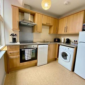 Beautiful Apartment - 5 Minute Walk To The Best Beach! - Great Location - Parking - Fast Wifi - Smart Tv - Newly Decorated - Sleeps Up To 4! Close To Bournemouth & Poole Town Centre Exterior photo