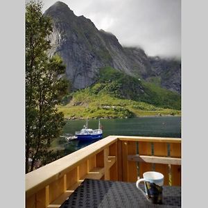 Cozy House By The Fjord In The Heart Of Lofoten 雷讷 Exterior photo