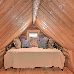 Montana Retreat Original Hamilton Log Cabin!别墅 Exterior photo