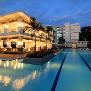 Downtown Davao City 2 Bedroom Condo With Pool And Gym Exterior photo