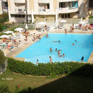 Appartement D'Une Chambre Avec Vue Sur La Ville Piscine Partagee Et Jardin Clos A Fréjus Exterior photo