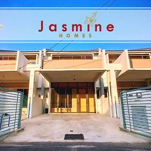 Jasmine Homes Kampong Tuan Mandak Exterior photo