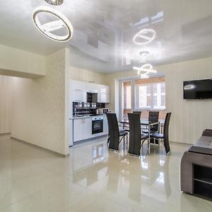 Lux 3-Bedroom Apartment In Most City Area 第聂伯罗彼得罗夫斯克 Exterior photo