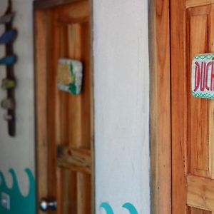 Tiki Lodge Bar & Restaurant 圣卡塔利娜岛 Exterior photo