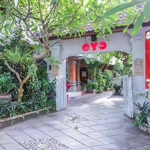 Oyo 1930 Ananda Beach Hotel サヌール Exterior photo