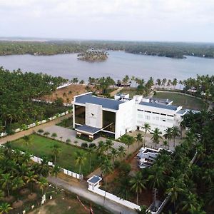 Blue Serene Resort Thrissur Exterior photo