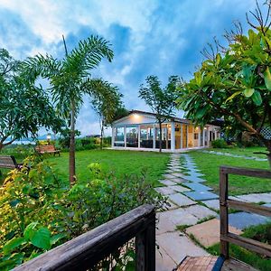 Saffronstays Le Soil, Igatpuri - Pet-Friendly Villa With Viewing Deck For Panoramic Views Exterior photo