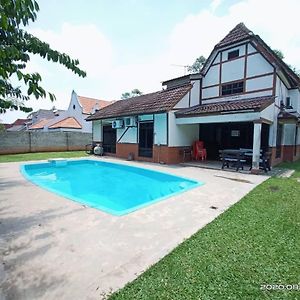 别墅 - 带私人游泳池 Malacca Exterior photo