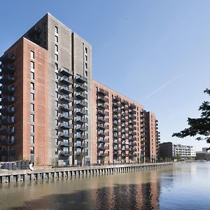 Modern Studios And Apartments At Barking Wharf In 伦敦 Exterior photo