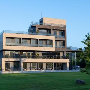 T'ai-tung岩湾潭行馆住宿加早餐旅馆 Exterior photo