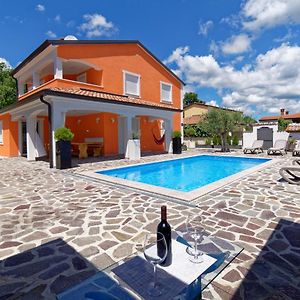 Villa Deni - Four Bedroom Villa With Pool 布耶 Exterior photo