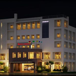 尼亚丽晶酒店 Thrissur Exterior photo