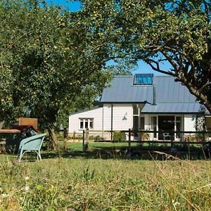 Skylarks, Enjoy The Decking Overlooking Your Garden And Wildflower Meadow Old Newton Exterior photo