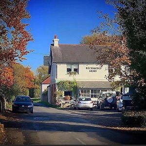 The Richmond Arms Rooms Funtington Exterior photo