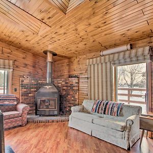DanburyWarm Pet-Friendly Cabin With Fire Pit And Balcony别墅 Exterior photo