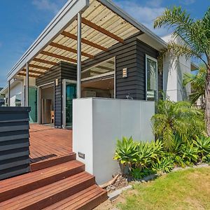 Castaway Bach - Whangamata Holiday Home Exterior photo