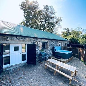 5 Bed Barn Conversion - With Private Hot Tub 伯青顿 Exterior photo