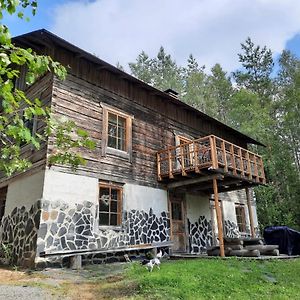 LatovesiSeitsemisen Torpat Log Cabin别墅 Exterior photo