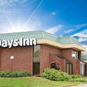 Days Inn By Wyndham 罗拉 Exterior photo