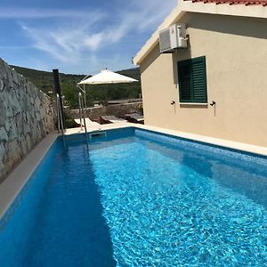 Villa Aranea Mit Privatem Pool !!! Gustirna Exterior photo