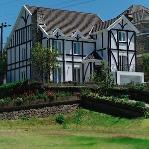 Tudor Barn - Little England Cottages 努沃勒埃利耶 Exterior photo