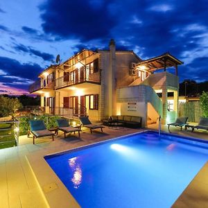 Holiday Home Rafaeli - With Pool Vrsine Exterior photo