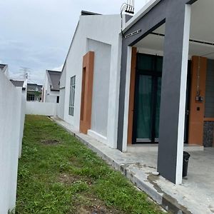 Tanjung RambutanAnas House别墅 Exterior photo