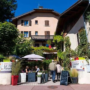 La Terrasse Fleurie, Logis, Hotel Et Restaurant 迪沃讷莱班 Exterior photo