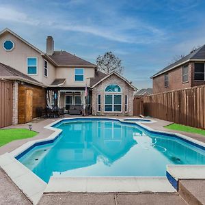 * *Astounding House **Perfect For Family And Friends , Pool , Hot Tub, & Game Room 艾伦 Exterior photo