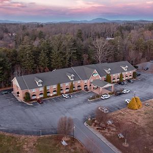 Mountain Inn & Suites 弗拉特罗克 Exterior photo