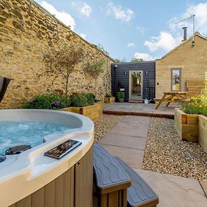 Rinstone Lodge, Thornton-Le-Dale. Moors Cottage With Hot Tub 桑顿代尔 Exterior photo