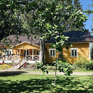 YlämyllyOllilan Tupa Joensuun Lahella住宿加早餐旅馆 Exterior photo