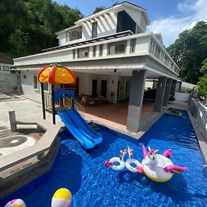 Villa Near Spice Arena 3Br 15Pax With Ktv Pool Table And Kids Swimming Pool 峇六拜 Exterior photo